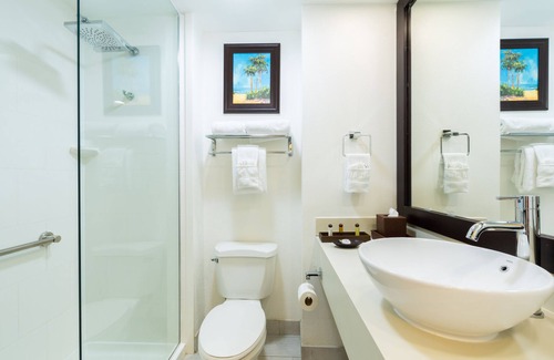 Grace Bay Resort | Renovated Studio at Ports of Call Resort – Ample Amenities in an Ideal Location