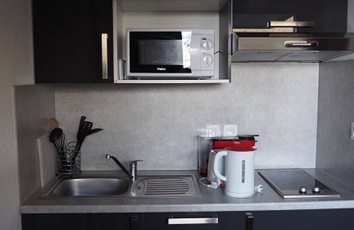 Reberty Apartment | Renovated Studio near Slopes with Balcony, Sleeps 3