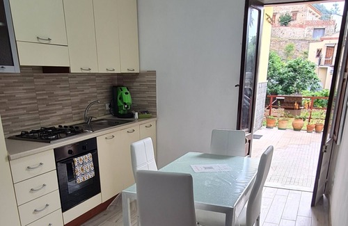 Caronia Apartment | Renovated two-bedroom apartment, parking space, by the sea.