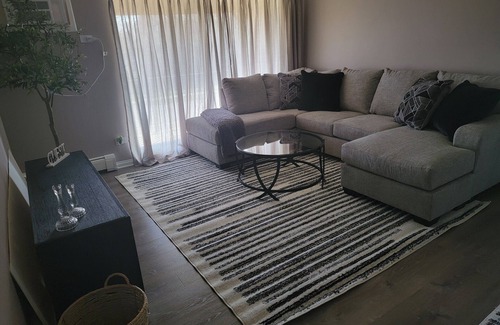 Orland Park Condo | Renovated, with updated appliances and fully furnished with brand new furniture