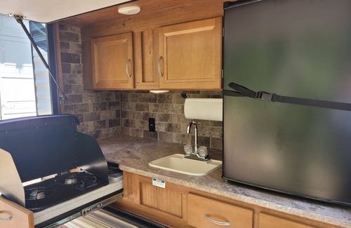 Painters Hill House | Rent an AWESOME RV at the beach! Sleeps 8 plus outdoor kitchen!
