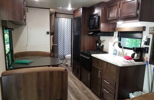 Helmsburg RV Rental | Rental RV - Camper A