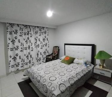 Armenia House | RentalsOP Q01 Linda casa en el corazón de Armenia a min de los parques