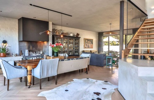 Voelklip House | Reservoir House | Elegant design | Easy living!
