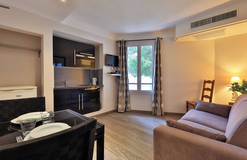 Juan-les-Pins House | Residence Emeraude