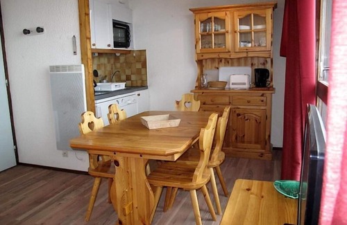 Plagne Villages Apartment | Resort center, 4th floor, view ski slopes, tv, ski locker, 42m², La Plagne