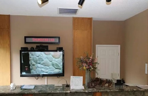Sparks Resort | Resort/ Condo - 1 BR- 1 BA- Sleeps 4
