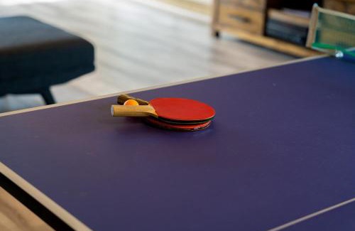 Pakenham House | Resort Experience - Pool, BBQ, Games for family