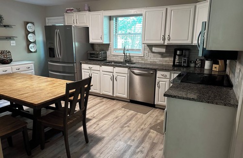 Sybertsville House | Resort Family Friendly Home 5-minute walk to the beach at Eagle Rock!
