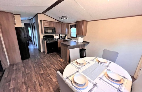 Niagara-on-the-Lake Cottage | Resort near wineries, river, trails! Large Pool!