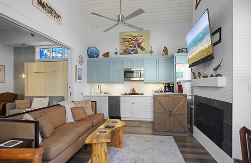 Port Aransas Cabin | Resort Pools, Golf Cart Boardwalk to Beach