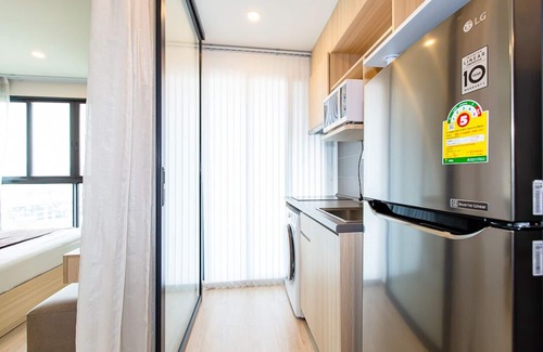 Bang Na Condo | Resort style condo, high floor studio, pool view