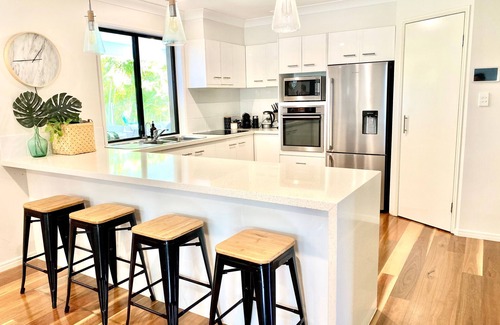 Burleigh Waters House | Resort Style Family Resort - Burleigh Waters