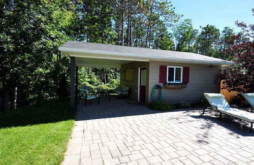 Barrie House | Resort Style Getaway Barrie w/ Pool!