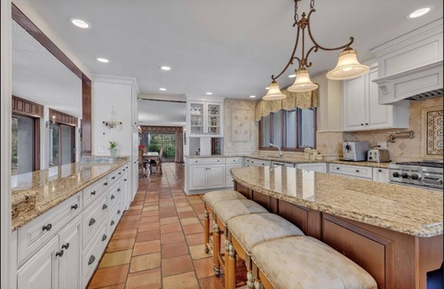Old Brookville House | Resort style house for rent in Old Brookville. Minimum 3 nights stay!