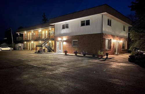 Three Hills Hotel | Rest Easy Motel