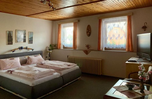 Morina House | Restaurace a penzion Na Růžku