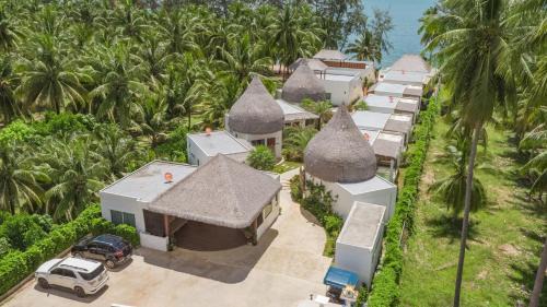 Thong Chai Hotel | Resto Sea Resort - Baan Krut
