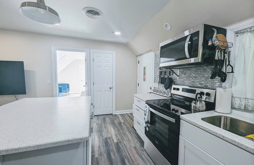 Flushing Apartment | Restored Farmhouse in Central Flushing ~ Walking to Downtown