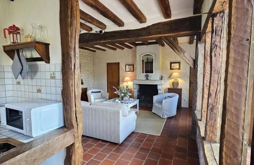 Parcay-sur-Vienne Cottage | Restored old house in countryside with enclosed garden - Pets allowed - Near Chinon vineyards