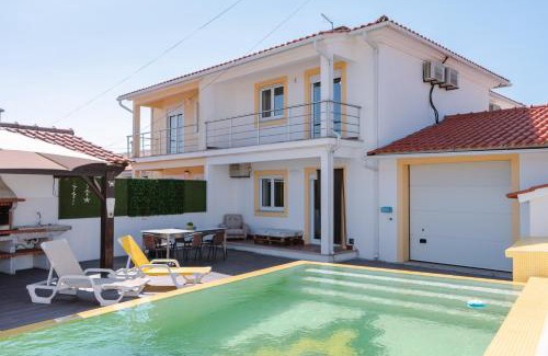 Murtosa House | Retiro da Atafona Beach Pool House White