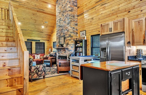 Craig Creek Cabin | Retreat By The Creek …near the charming town of New Castle and hiking trails