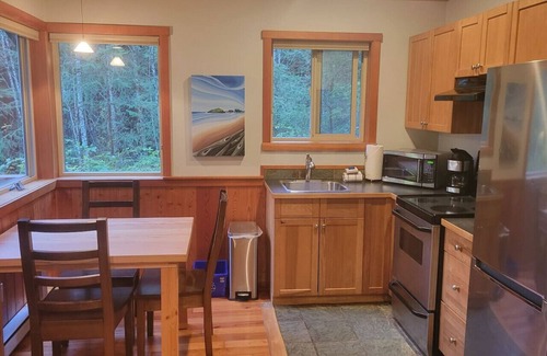 Ucluelet Cabin | Retreat Cabin with Private Hot Tub