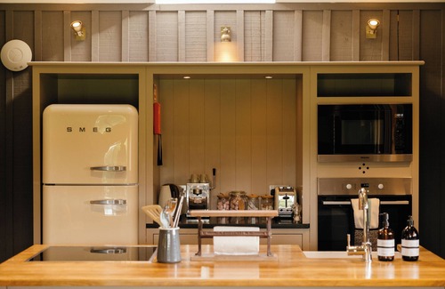 Ipswich House | Retreat East