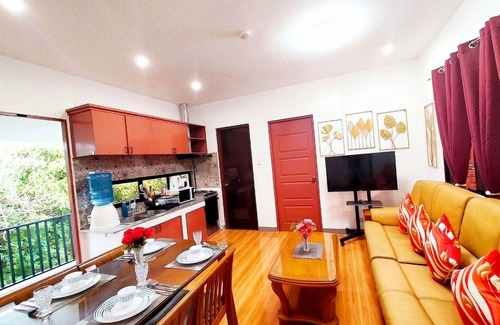 Liloan Apartment | Retreat to a Stylish Flat w/Balcony+Garden View