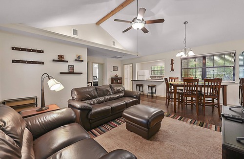 Bryan House | Retreat To Cardinals Cabin