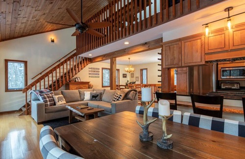 Ludlow House | Retreat to the mountains! Near waterfalls, golf, adventure park, hiking trails and more!