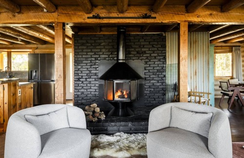Canoga Park House | Retreat to the Rocks – Historic Film & Music Getaway