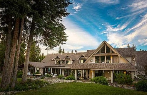 Nimpo Lake Hotel | Retreat Wilderness Inn