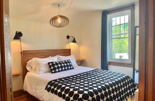 Wakefield Apartment | Retro-chic retreat in the heart of Wakefield