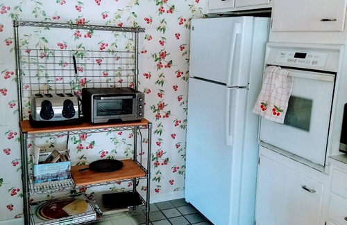 Easton House | Retro Experience close to RT 22 and Easton, Bethlehem, PA & Philipsburg NJ!