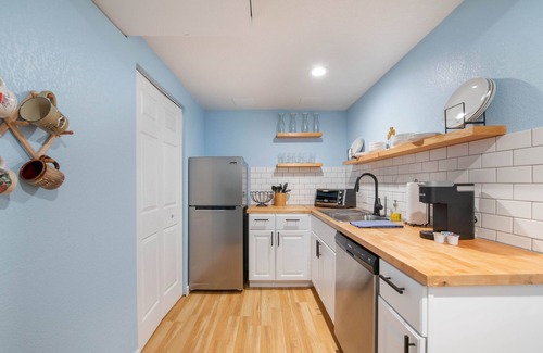 Lamar Heights Area House | Retro Family Hub - perfect for large groups! Arcade, Nostalgia, Ping Pong