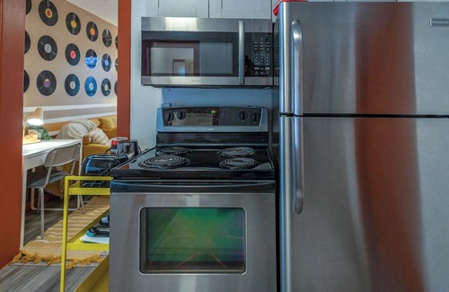 Inglewood House | Retro Glam in Ramsay Walk to Stampede Grounds, Inglewood, BMO Center