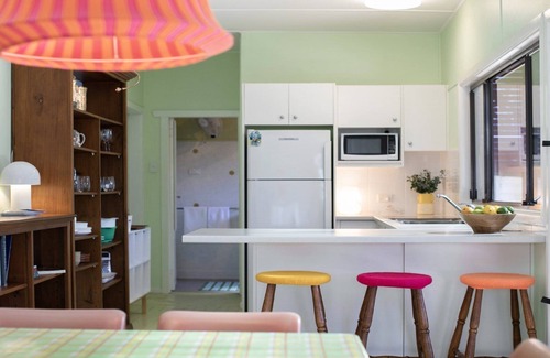 Bateau Bay House | Retro inpsired house just 100m to beach