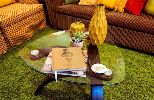 Downtown Baltimore House | Retro-inspired Content House In Patterson Park