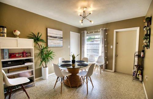 Southgate House | Retro-inspired Stay, Bbq Patio, Close To Downtown