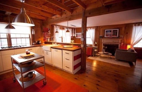 Grafton Apartment | Retro Modern Barn Apartment in the Heart of Grafton