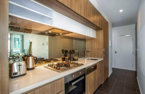 Doncaster Apartment | Retro Modern with Pool near Westfield Doncaster
