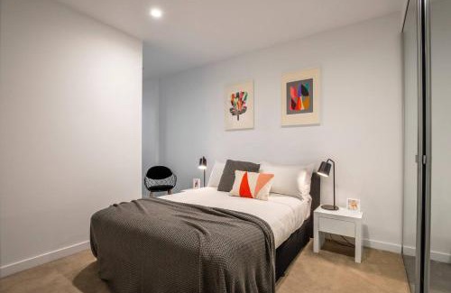 Doncaster Apartment | Retro Modern with Pool near Westfield Doncaster