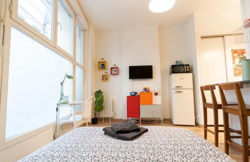 Downtown Angers Apartment | Retro Pop