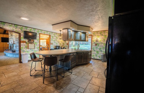 Kane House | Retro vibe 4-BR house on 14 acres near uptown Kane with bike/ski trail access
