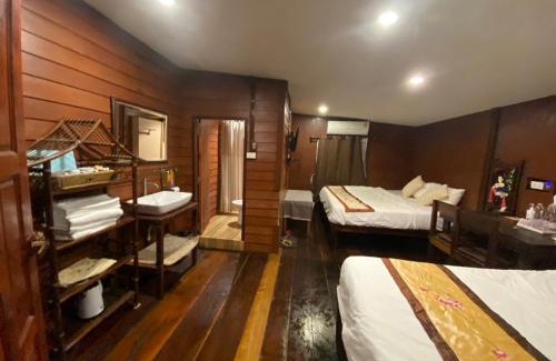 Damnoen Saduak House | Reuan Vilawan