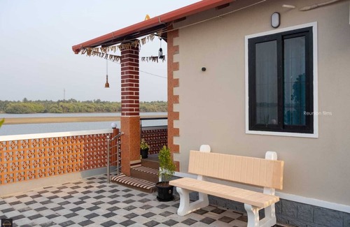 Udupi Cottage | Reunion Ocean Tides- Room111 - Beach Cottages