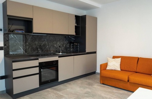 Lavis Apartment | Rey residents