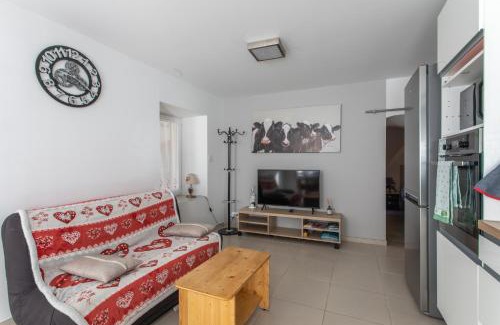 Embrun Apartment | Rez-de-chaussée centre ville d'Embrun 3 étoiles Climatisé
