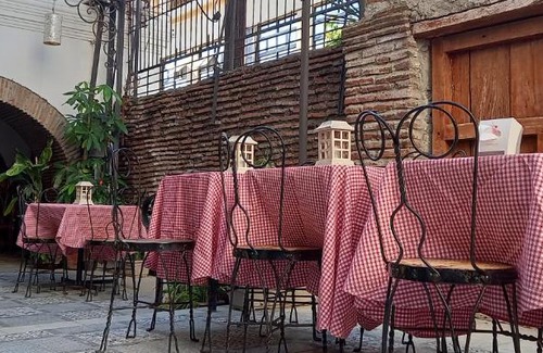 Calle Crisologo Bed & Breakfast | RF ANICETO MANSION